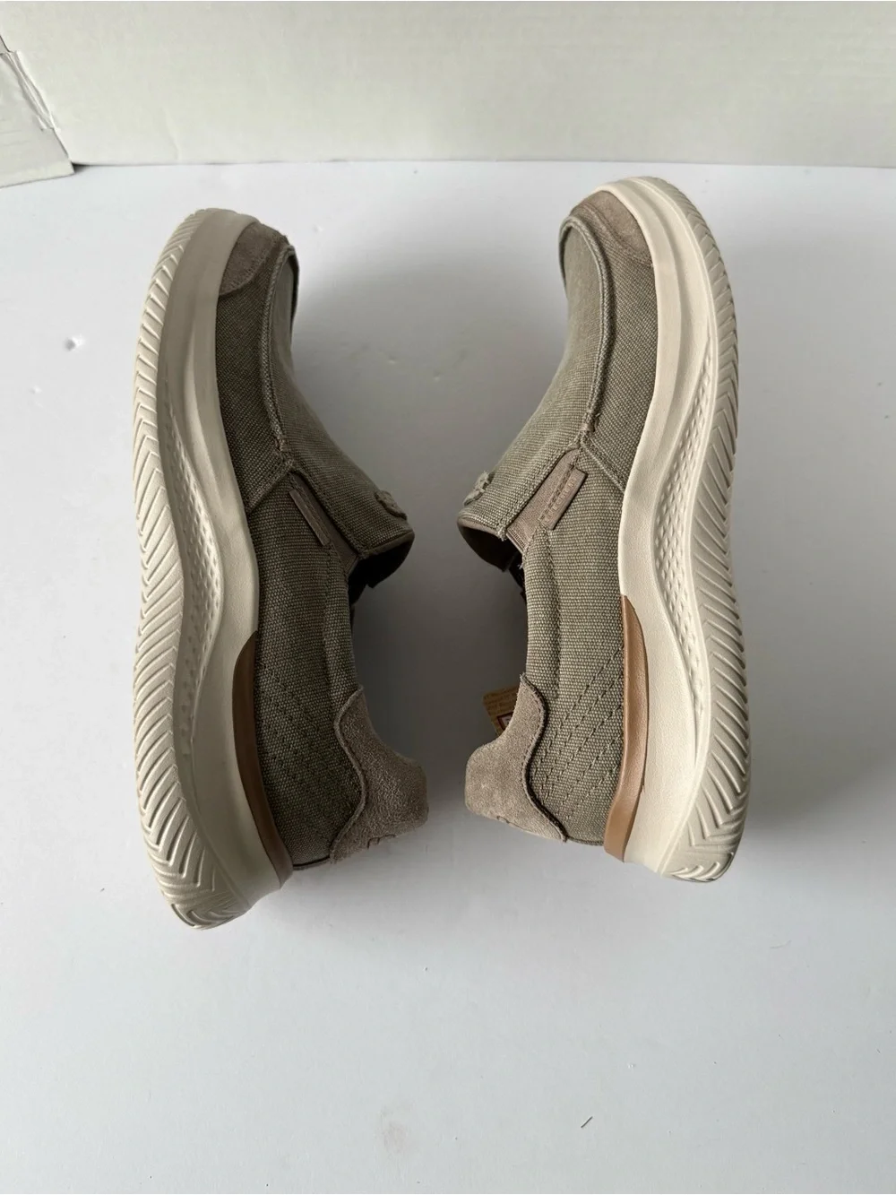SKECHERS Hasting Vigo 205366 Taupe Relaxed Fit Sneaker Shoes Mens 10.5CanvasNEW